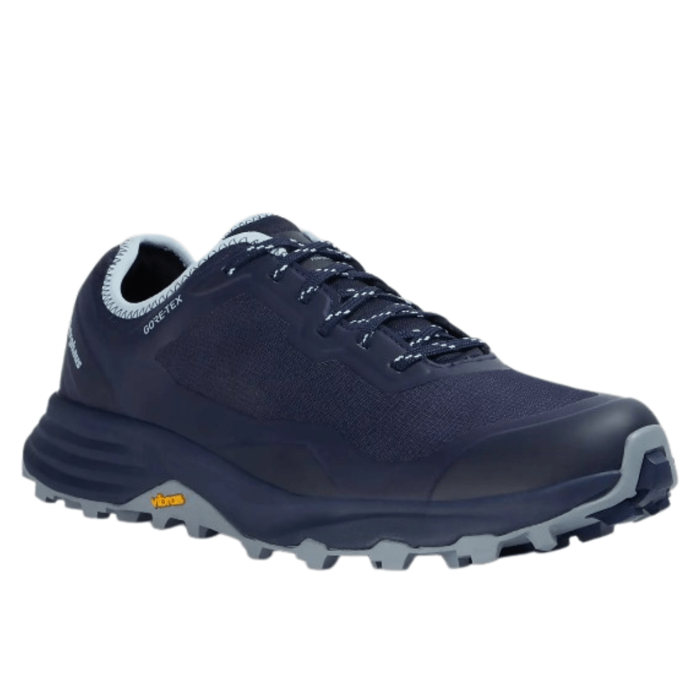 Featuring the best materials and components to deliver outstanding grip on all terrains, with a secure fit and excellent cushioning. Add in great durability and a waterproof lining and these shoes will help you keep your eyes on the horizon at all times. Weight:1080g (Pair, size 6).